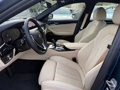 Certified 2023 BMW 530i xDrive w/ Premium Package AWD/4WD image 3