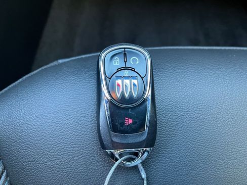 Used 2025 Buick Envista Sport Touring image 22