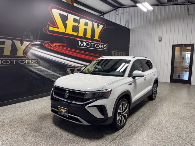 Used 2024 Volkswagen Taos SE FWD image 1