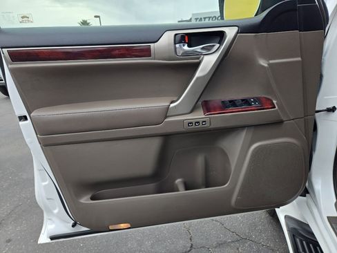 Used 2011 Lexus GX 460 image 11