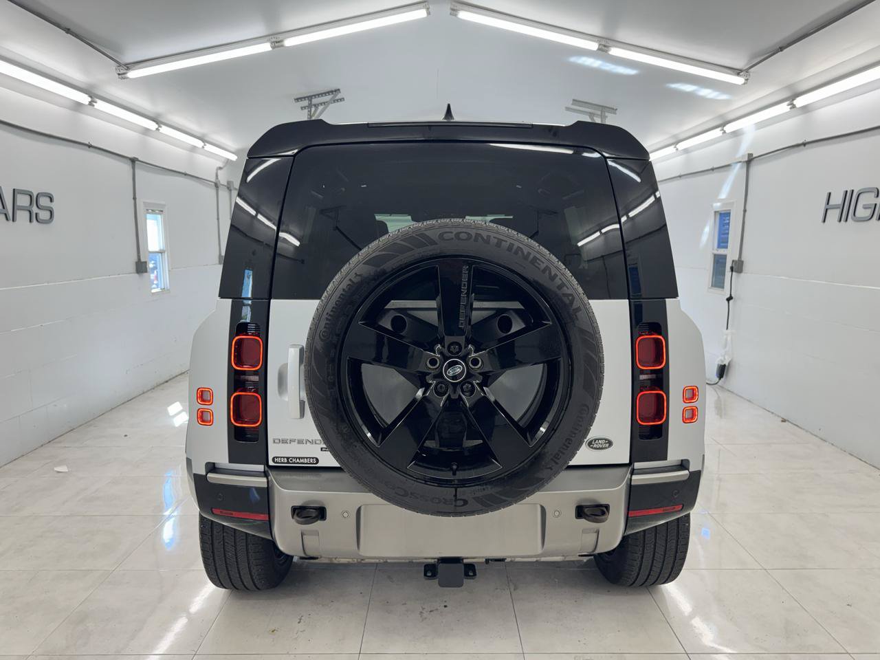 Used 2023 Land Rover Defender 110 X-Dynamic SE AWD/4WD image 6