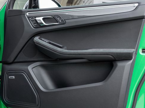 New 2026 Porsche Macan GTS image 40