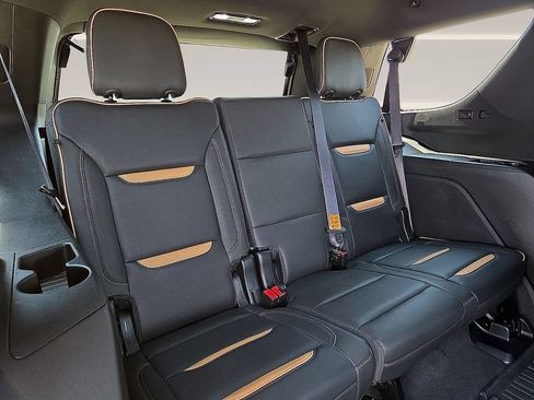 Used 2024 GMC Yukon AT4 w/ Technology Package AWD/4WD image 11