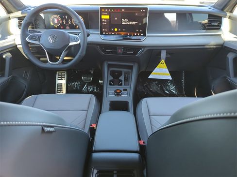 New 2026 Volkswagen Tiguan SE R-Line image 25