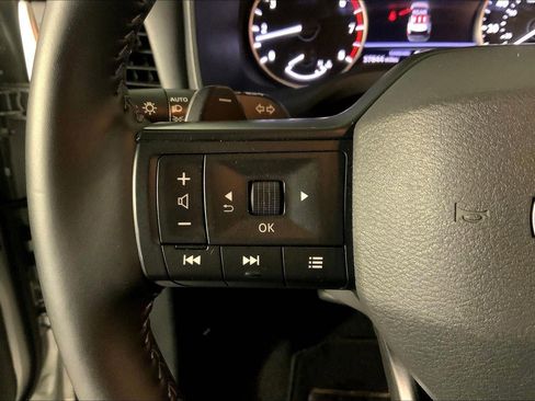 Used 2025 Nissan Rogue SV image 18