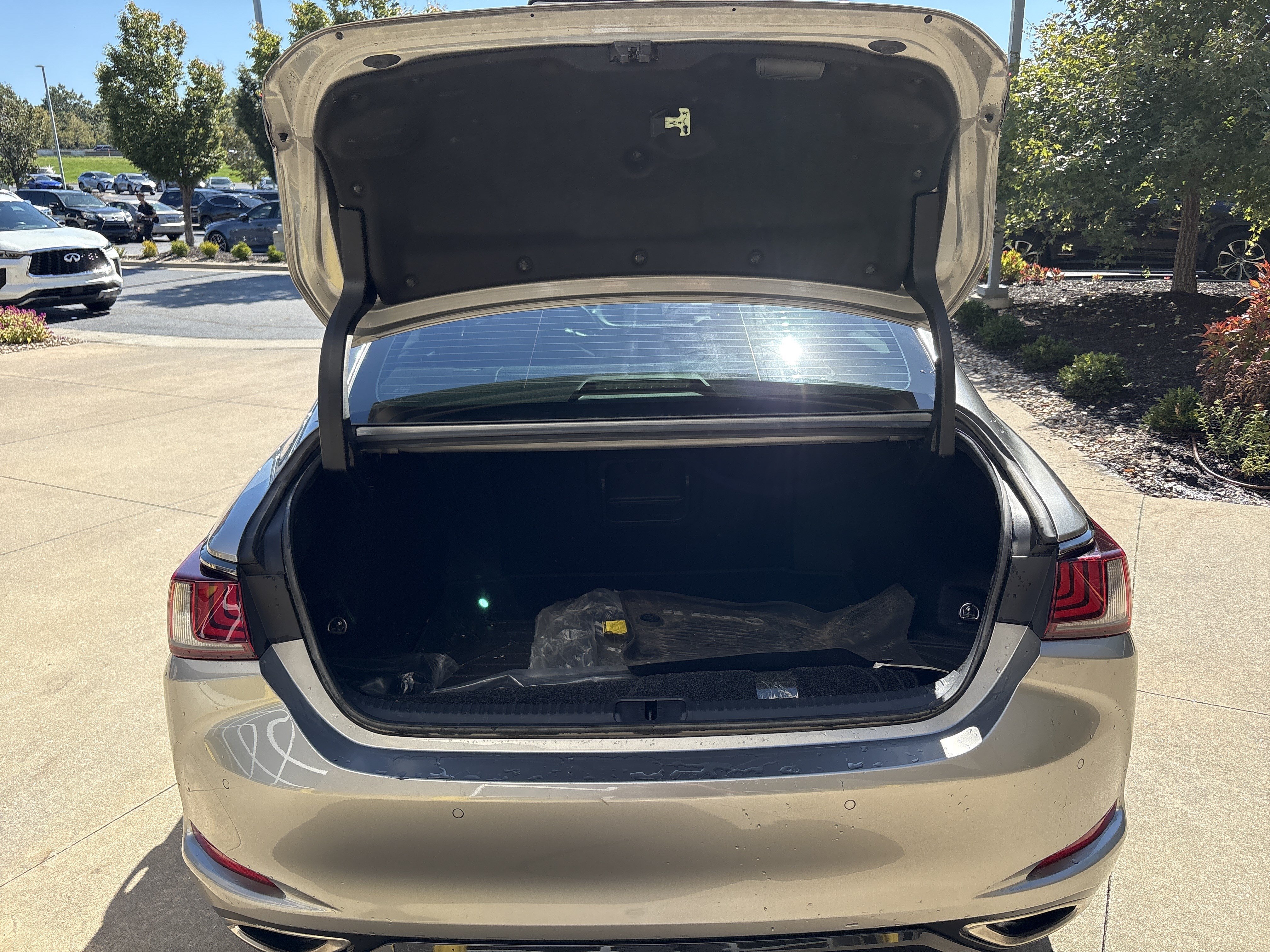 Used 2020 Lexus ES 350 F Sport w/ Accessory Package FWD image 18