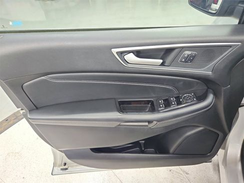 Used 2018 Ford Edge Titanium image 33