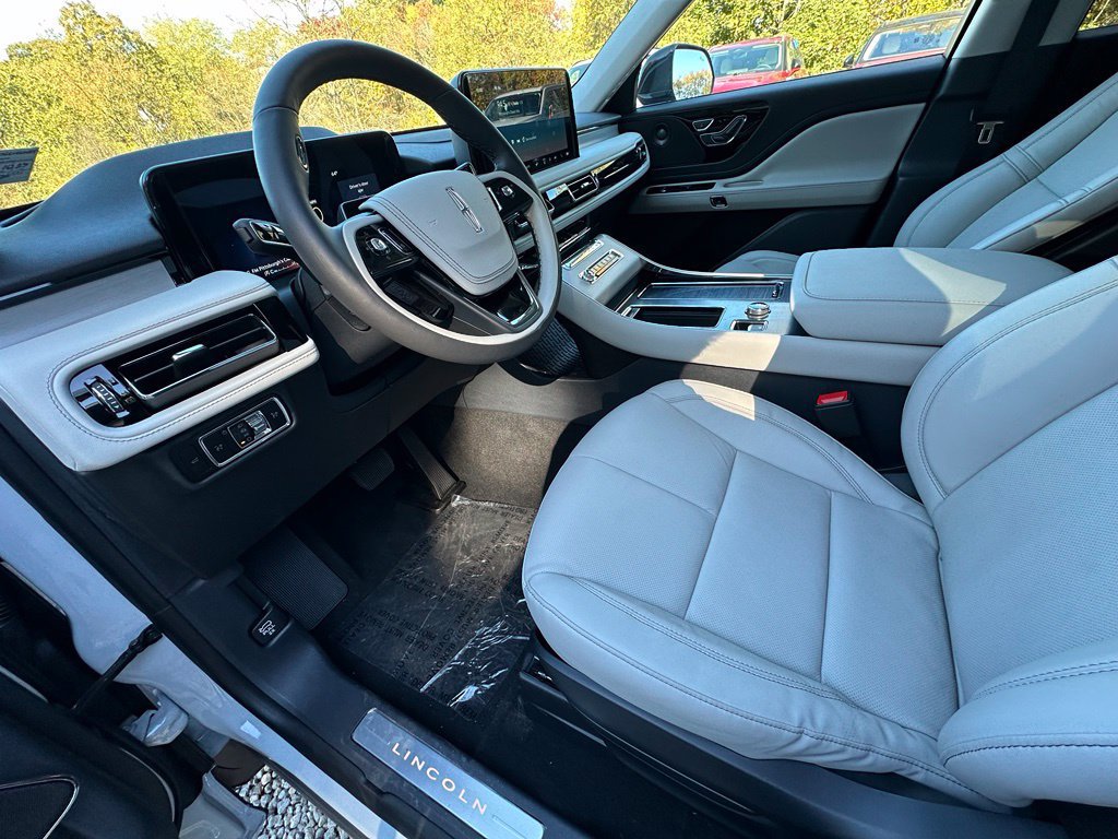 New 2027 Lincoln Aviator Reserve w/ Illumination Package AWD/4WD image 16