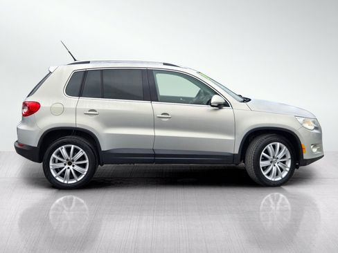 Used 2009 Volkswagen Tiguan SE AWD/4WD image 3