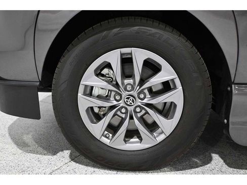 Used 2023 Toyota Sienna LE FWD image 12
