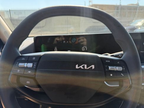 Used 2025 Kia K4 FWD image 27