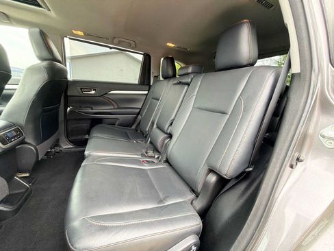 Used 2017 Toyota Highlander XLE AWD/4WD image 17