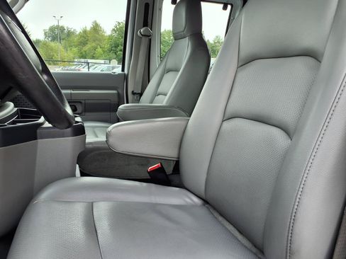 Used 2009 Ford E-350 and Econoline 350 XL RWD image 3