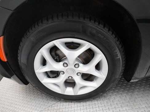 Used 2018 Chrysler Pacifica Touring-L w/ Tire & Wheel Group image 28