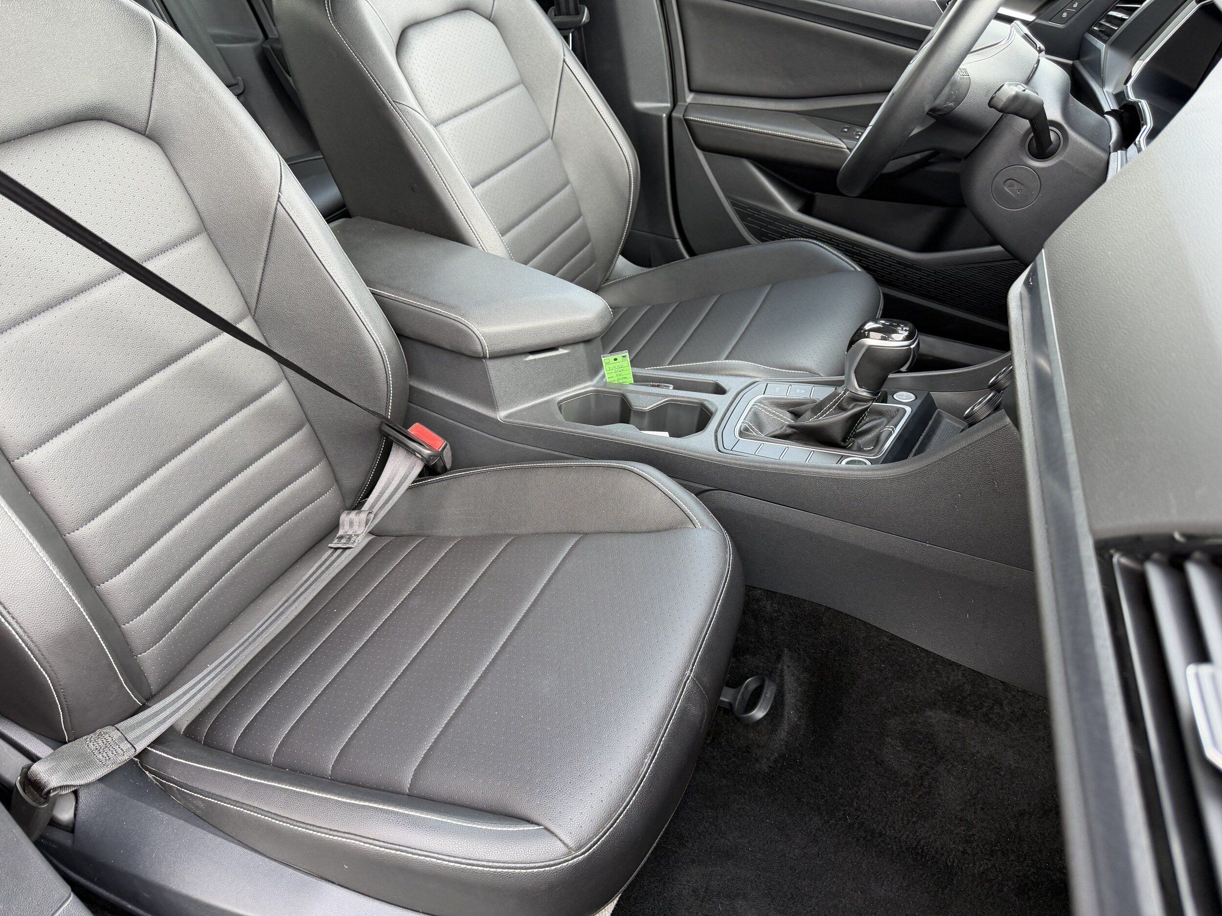 Used 2024 Volkswagen Jetta SE FWD image 35