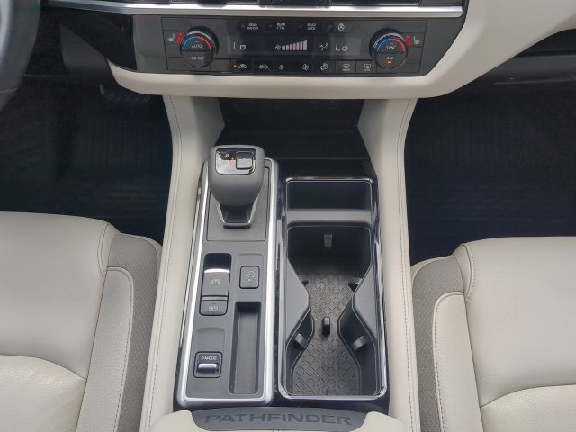 Used 2025 Nissan Pathfinder SL FWD image 22
