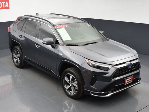 Used 2024 Toyota RAV4 SE w/ Weather & Moonroof Package image 24