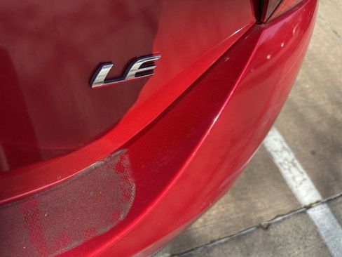 Used 2018 Toyota Corolla LE image 7