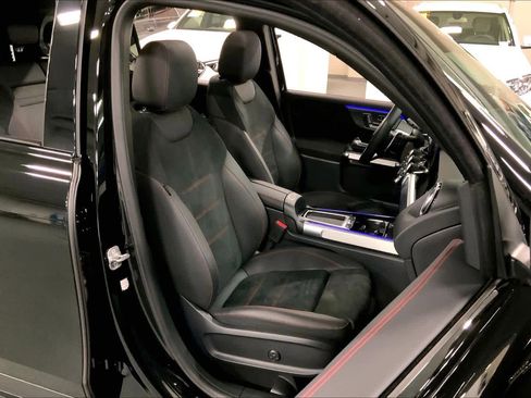 Used 2025 Mercedes-Benz GLB 35 AMG 4MATIC image 8