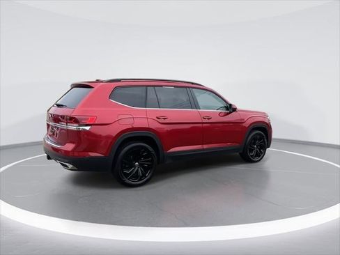 Certified 2022 Volkswagen Atlas SE w/ Black Wheel Package image 8