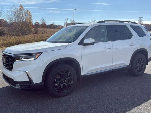 New 2025 Honda Pilot Touring image 15