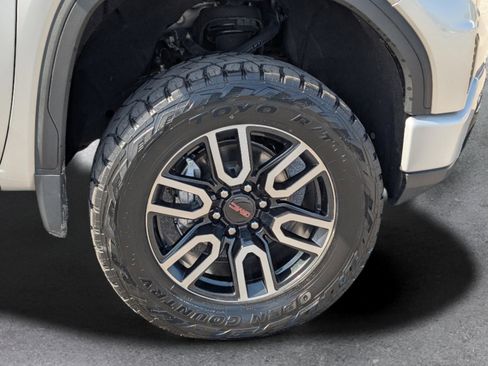 Used 2022 GMC Sierra 1500 AT4 w/ Technology Package image 6