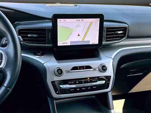 Used 2022 Ford Explorer XLT w/ Equipment Group 202A image 9