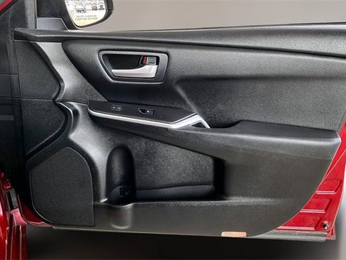 Used 2017 Toyota Camry SE image 23