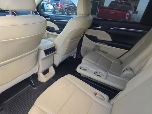 Used 2016 Toyota Highlander Limited w/ Driver Technology Package AWD/4WD image 20