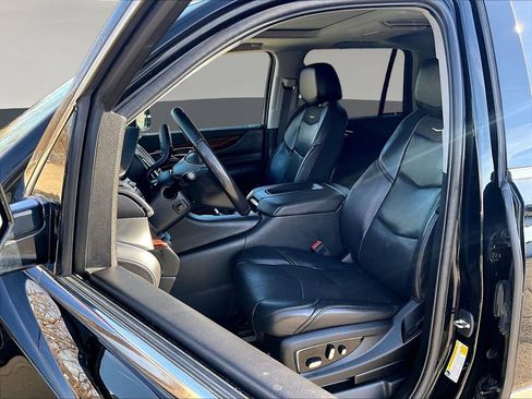 Used 2019 Cadillac Escalade Premium Luxury AWD/4WD image 19