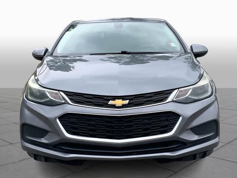 Used 2018 Chevrolet Cruze LT w/ Convenience Package image 4
