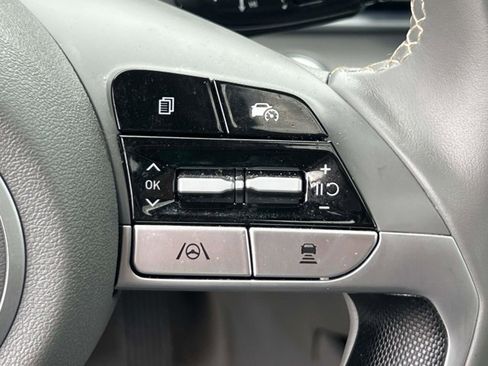 Used 2025 Hyundai Elantra SEL FWD image 22