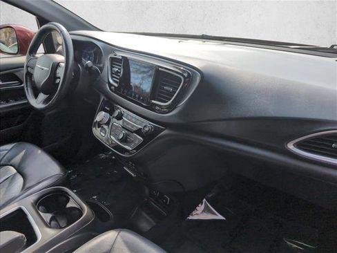 Used 2019 Chrysler Pacifica Touring-L Plus w/ Advanced Safetytec Group image 21