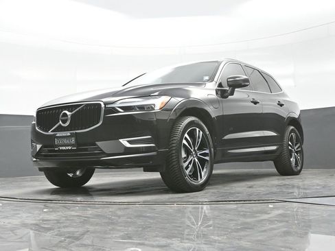 Used 2020 Volvo XC60 T8 Momentum image 24