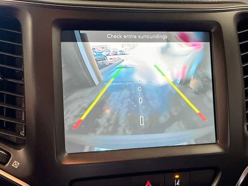 Used 2022 Jeep Cherokee Trailhawk w/ Comfort/Convenience Group image 13