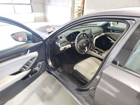 Used 2018 Honda Accord EX image 9