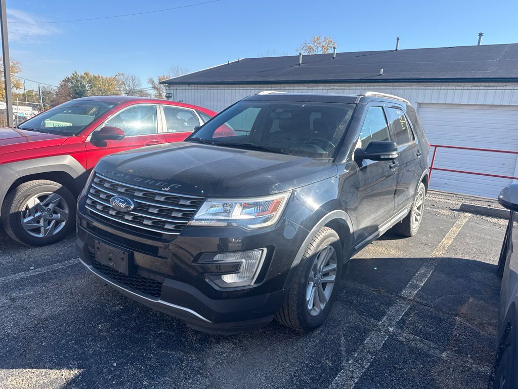 Used 2017 Ford Explorer XLT w/ Equipment Group 202A FWD image 1