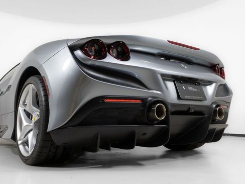 Used 2022 Ferrari F8 Tributo image 19