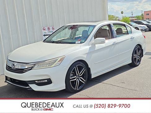 Used 2017 Honda Accord Touring image 3