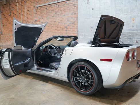 Used 2006 Chevrolet Corvette Convertible w/ Preferred Equipment Group RWD image 27