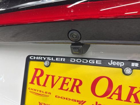 New 2026 Chrysler Pacifica Select image 9