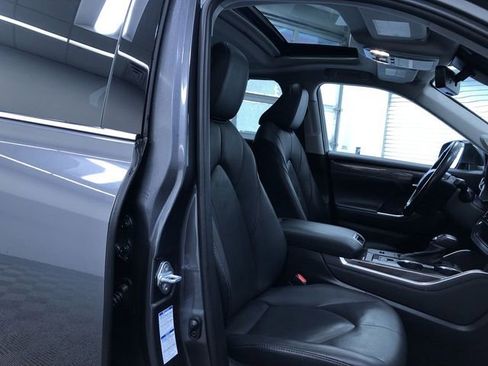 Used 2020 Toyota Highlander Limited image 24