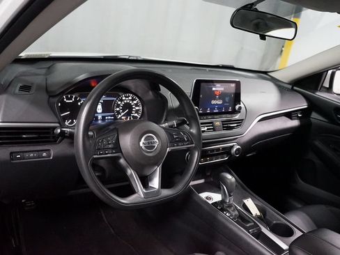 Used 2020 Nissan Altima 2.5 S FWD image 11