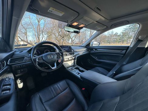 Used 2020 Honda Accord Touring image 11