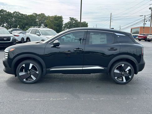 New 2025 Nissan Kicks SR image 3