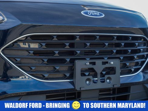 Used 2021 Ford Escape SE w/ SE Sport Appearance Package image 12