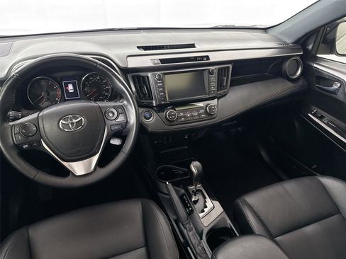 Used 2018 Toyota RAV4 SE image 34
