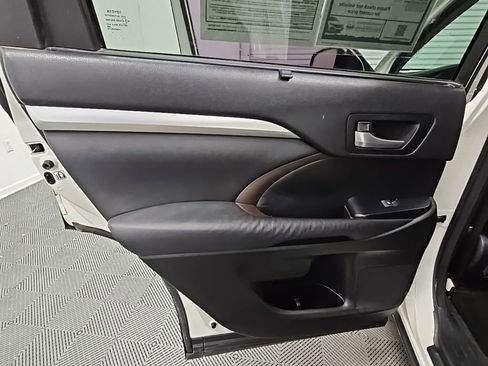 Used 2015 Toyota Highlander XLE image 36