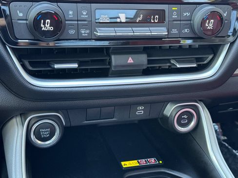 Used 2025 Toyota Grand Highlander AWD image 20