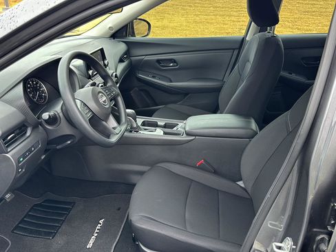 Used 2025 Nissan Sentra S image 8